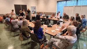 Een volle zaal bij Inloophuis Almere