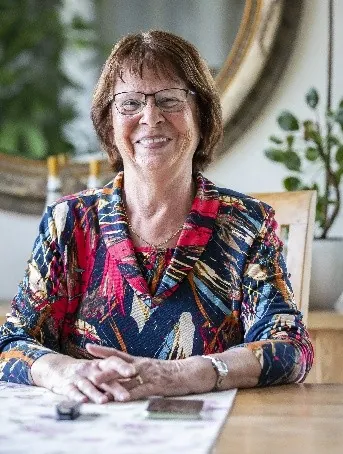 Portretfoto van Tiny Nouwen